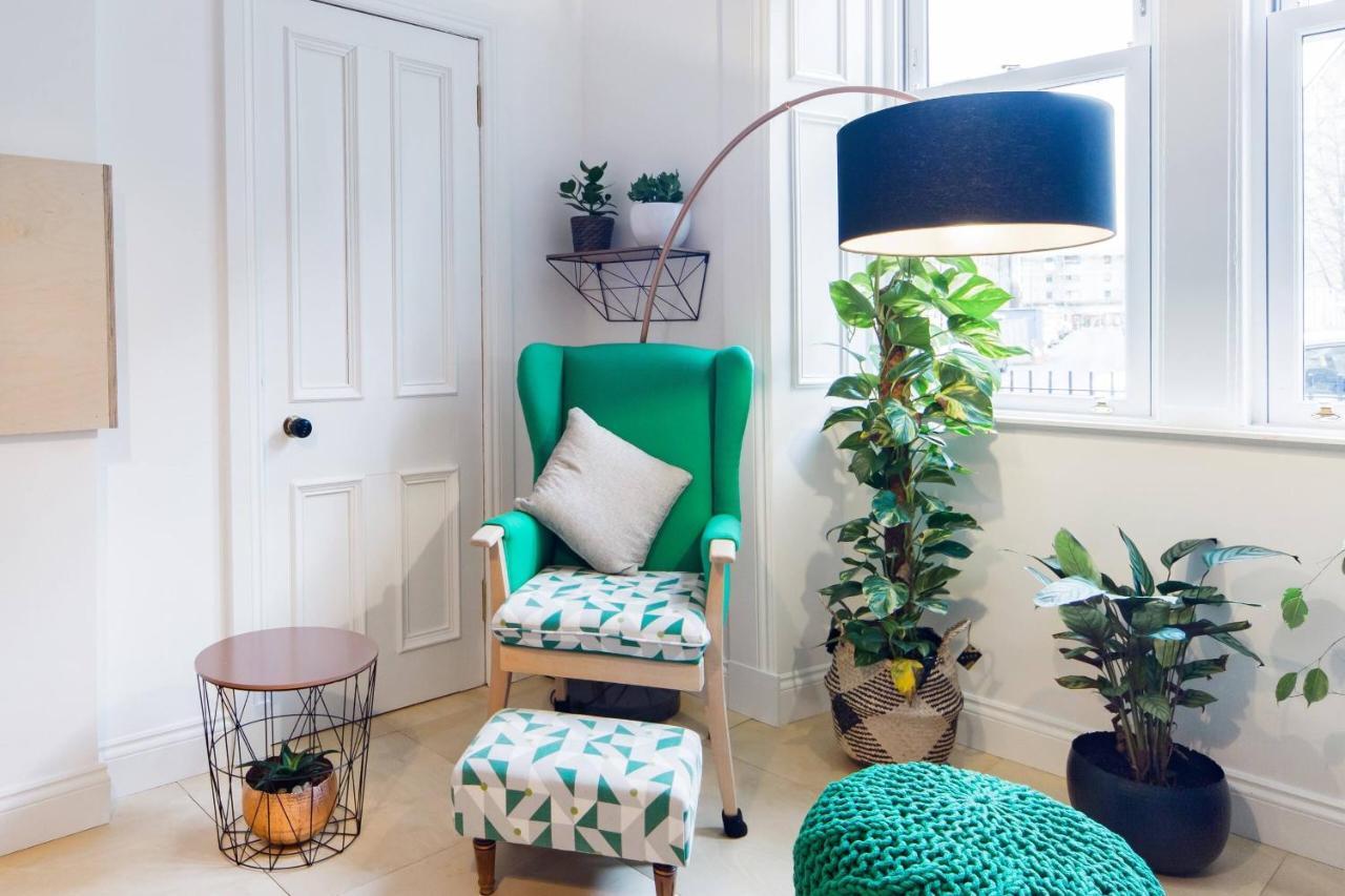The Plywood Flat, Modern Style In A Traditional Tenement Edimburgo Exterior foto
