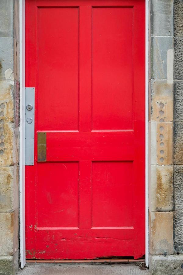 The Plywood Flat, Modern Style In A Traditional Tenement Edimburgo Exterior foto
