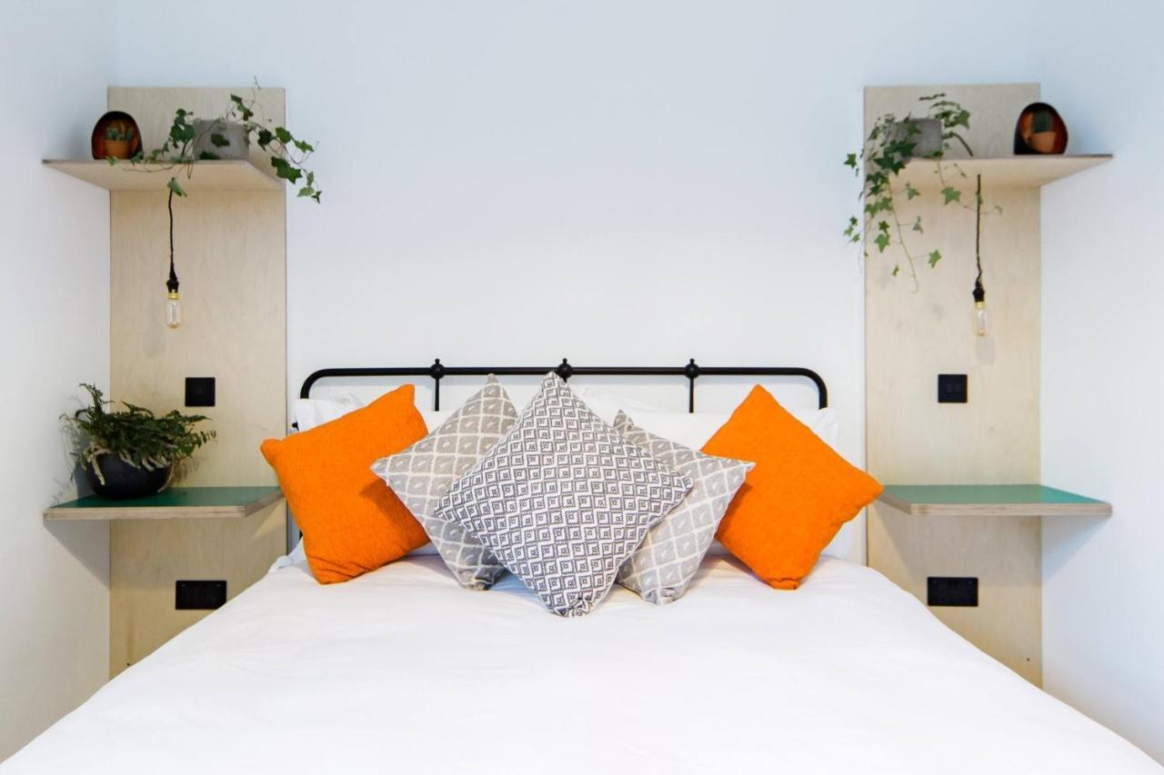 The Plywood Flat, Modern Style In A Traditional Tenement Edimburgo Exterior foto